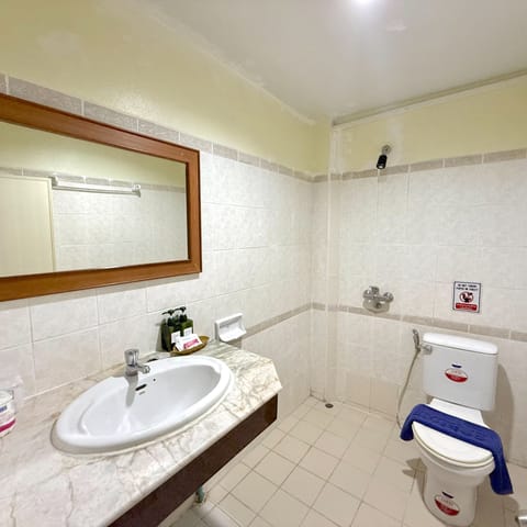 Standard Room (Air Con) | In-room safe, desk, rollaway beds, free WiFi