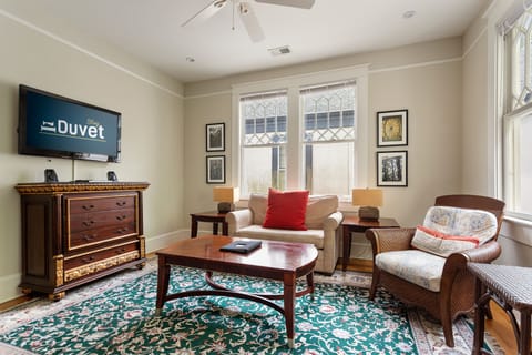 Downtown Luxury |Rutledge Avenue Inn (Suite C)
