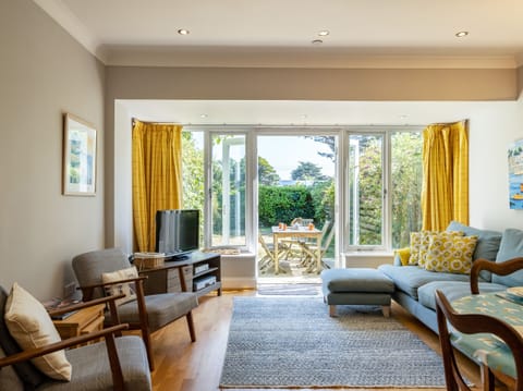 Cottage | Living room | DVD player
