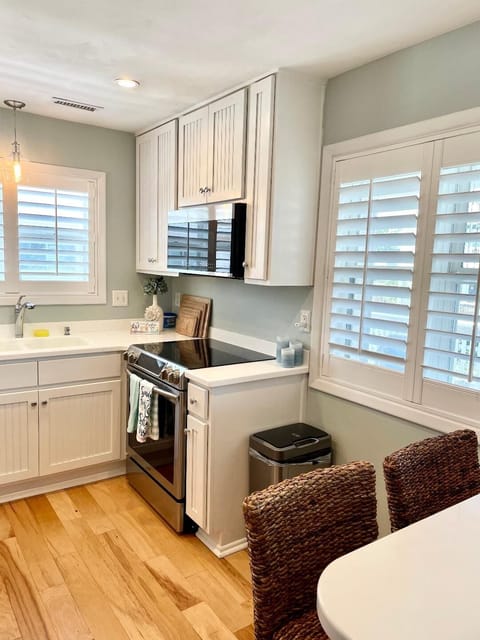 High end refrigerator, dishwasher, microwave, stove/oven 