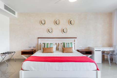 Bedroom, Room, Indoors, Bed, Furniture