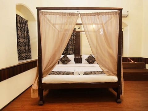 Heritage Family Room with Pool view | Minibar, free WiFi, bed sheets