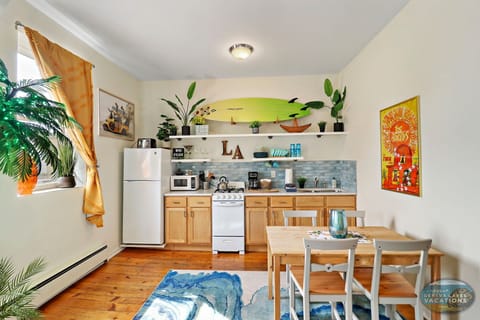 Kitchenette mini frig, oven, no dishwasher