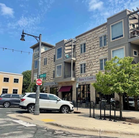 Downtown Sun Prairie Local Restaurant - Beans n Cream Coffeehouse