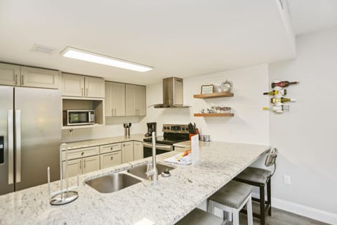 House, Multiple Beds (Buckeye Beach House) | Private kitchen