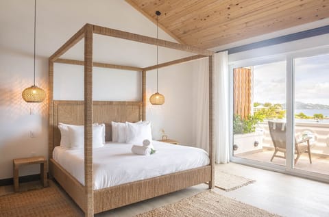 Luxury Room, 1 King Bed, Ocean View | Premium bedding, down comforters, Tempur-Pedic beds, in-room safe