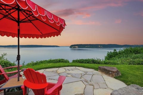 Outdoor guest waterfront area
