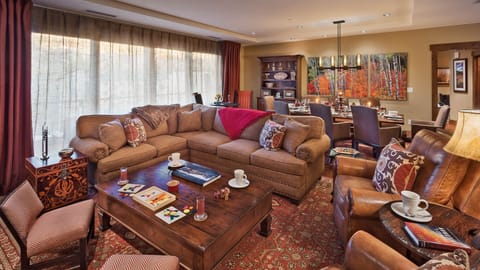 Great Room, Main Level - With expansive seating area