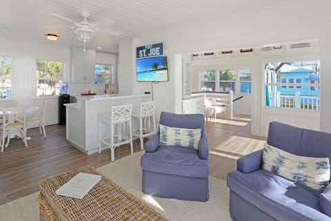 House, Multiple Beds (Carolines Cottage) | Living area