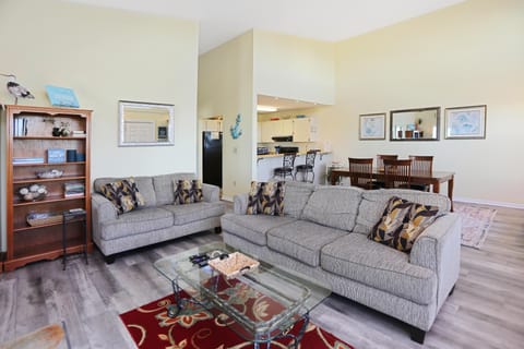 House, Multiple Beds (Coastal Sunshine) | Living area