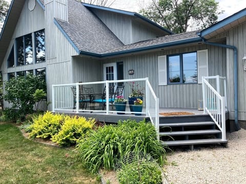 Front entrance deck