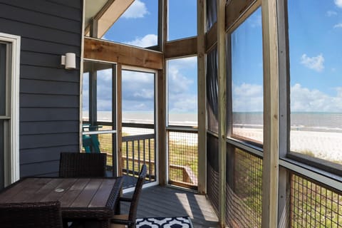House, Multiple Beds (WindScape) | Dining