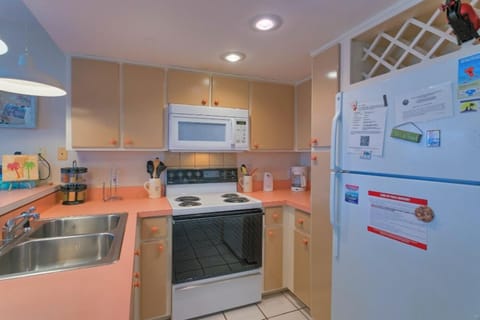 House, Multiple Beds (Whataday) | Private kitchen