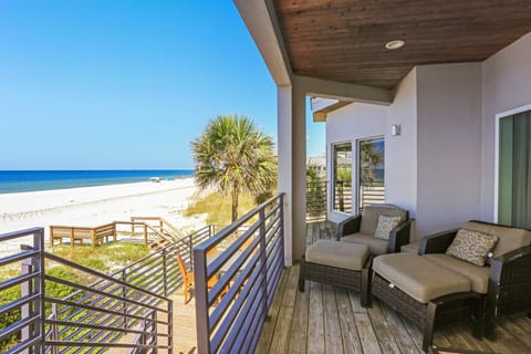 House, Multiple Beds (The House on the Blue Shore of Silenc) | Property grounds