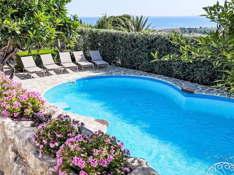 Water, Plant, Flower, Property, Sky, Azure, Swimming Pool, Natural Landscape, Tree, Vegetation