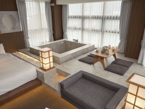 Main Double Twin Timber Spa Room (Randomly selected) | Blackout drapes, iron/ironing board, free WiFi, bed sheets