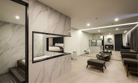 Suite | Individually decorated, individually furnished, free WiFi, bed sheets