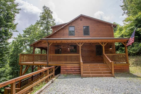 Livin' the 'Log Home' Dream Exterior