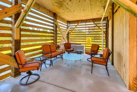 Surf-or-Sound-Realty-970-Sal's-House-Under-House-Seating-3