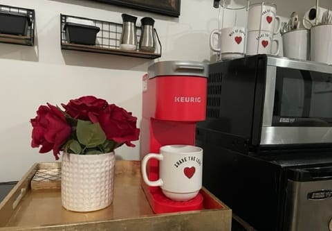 Keurig coffee machine and pods included 