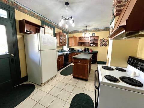 Elevation Vacation Rentals - Slatyfork Homestead