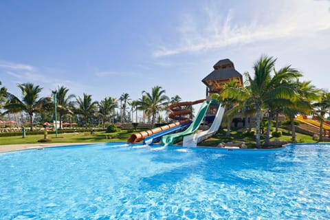3 outdoor pools, open 8:00 AM to 7:00 PM, pool umbrellas, sun loungers