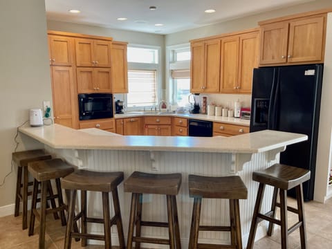 Kitchen. 6 seats at the bar. Private Pool. The Yacht Club, sleeps 20. Lagoon Pass Neighborhood. Bring your boat.