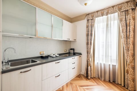 Presidential Suite | Premium bedding, pillowtop beds, minibar, in-room safe