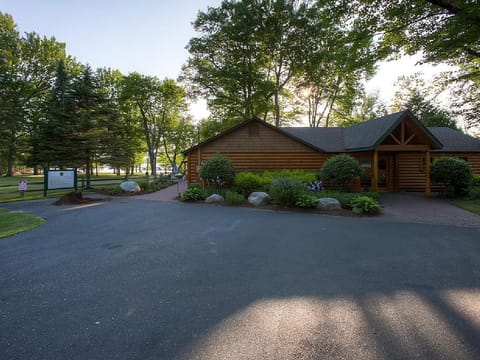 Summer Access to the Summit Village Beach Club on M88