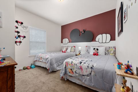 Upstairs: TV, toys, two full-size beds for comfort.