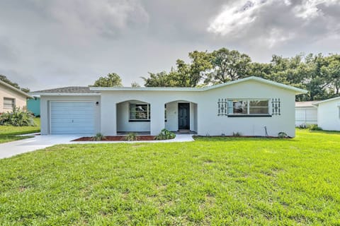 Beverly Hills Vacation Rental | 2BR | 2BA | 1,100 Sq Ft | Single-Story Home