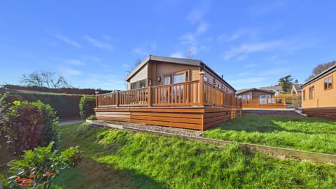 The striking contemporary exterior of the lodge, set within the tranquil Roebeck Country Park.