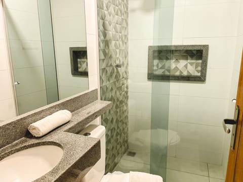 Basic Room | Bathroom | Shower