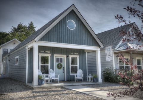 Front View of Carpenter Cottage