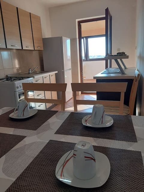 Apartment, 2 Bedrooms, Balcony, City View | Interior