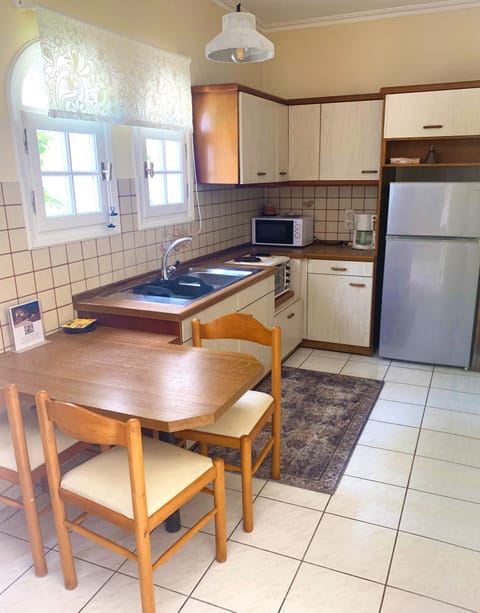 Apartment, 1 Bedroom, Smoking, Balcony | Dining