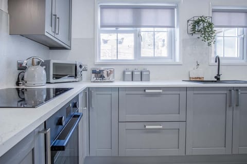 Newell Hill Cottage - 3 Bedroom Cottage - Tenby (22251)