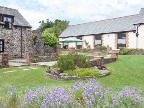 Cottage | Property grounds