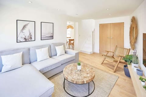 Cosy Coastal @ Golden Lion Apartments, Whitby - Stay North Yorkshire