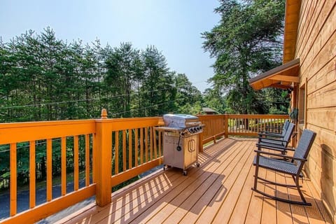 Willow Heights Lodge's spacious deck