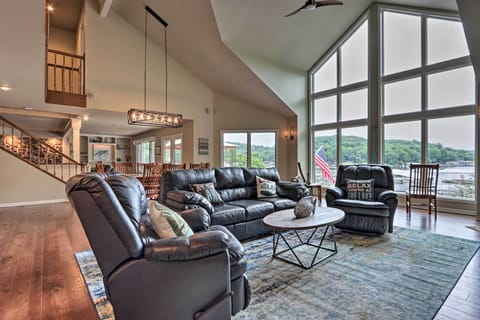 Sunrise Beach Vacation Rental | 4BR | 4BA | 3,500 Sq Ft | Entry Stairs Required