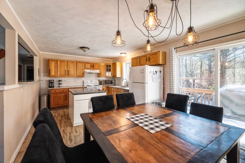 Kitchen / dining 
1st floor