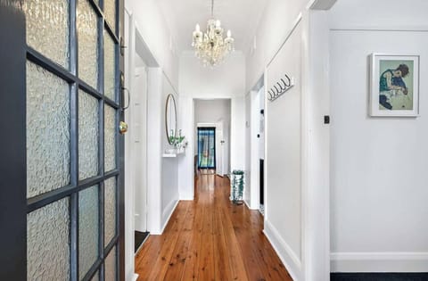 Gardiner Cottage | Stylish & Elegant, Walk to CBD