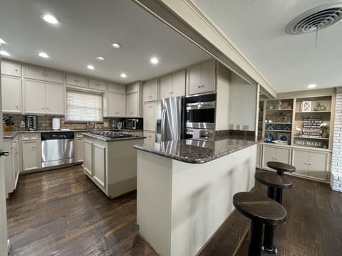 Kitchen stocked
 barstools
Water dispenser
