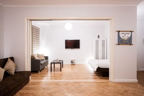 Traditional Apartment, 2 Bedrooms, City View | 2 bedrooms, travel crib, free WiFi, bed sheets