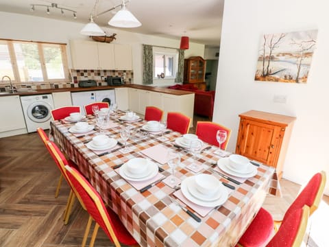 Cottage | 4 bedrooms, individually decorated, individually furnished, free WiFi