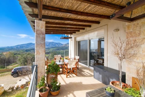 Family House, Multiple Bedrooms, Mountainside (The House Olympia) | Outdoor dining