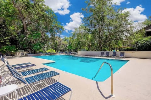 St. Andrew's Common Community Pool