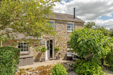 White Rose Cottage, Constable Burton near Leyburn: Just a short drive from the market town of Leyburn