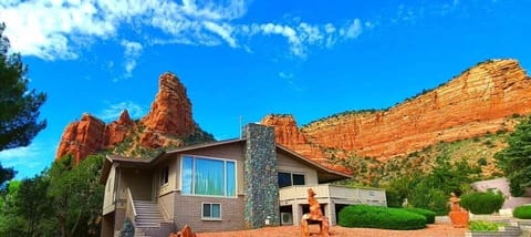 Can't get much closer red rock views!